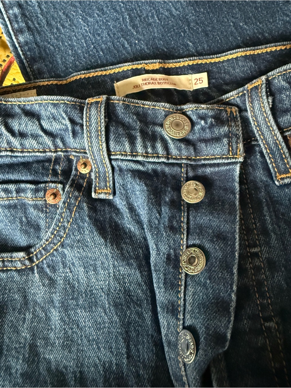 Levi’s Ribcage Bootcut Jeans - Picture 3 of 9